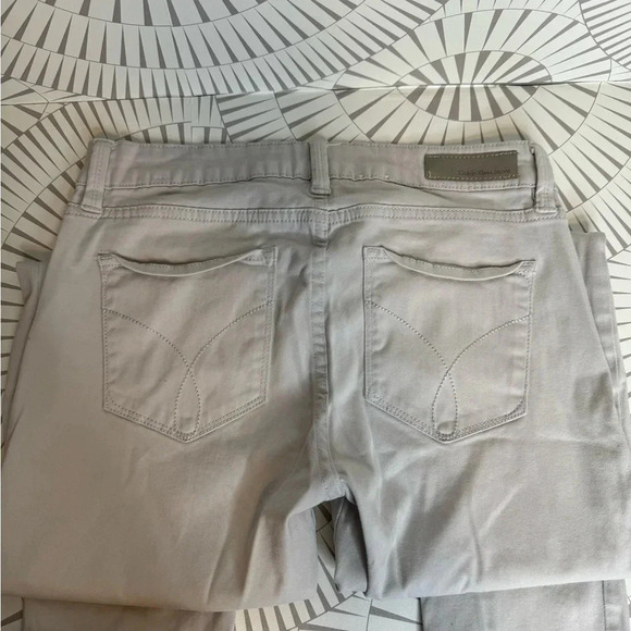 EUC WOMENS CALVIN KLEIN JEANS KHAKI - Picture 2 of 11